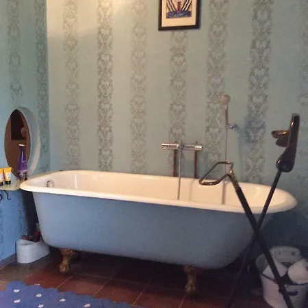 On The Hills, Charme Retreat